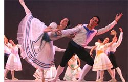Cuban Ballet Dancers Viengsay Valdes and Romel Frometa Receive Ovation in Japan
